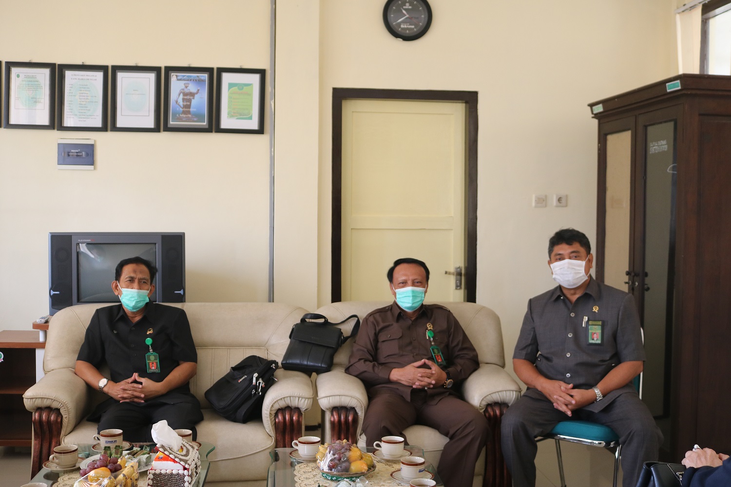Pengawasan dan Inspeksi Mendadak terkait Pencegahan Persebaran Virus Covid-19 serta Surveilance APM dan Zona Integritas (ZI) oleh Tim Pengawas Pengadilan Tinggi Semarang.